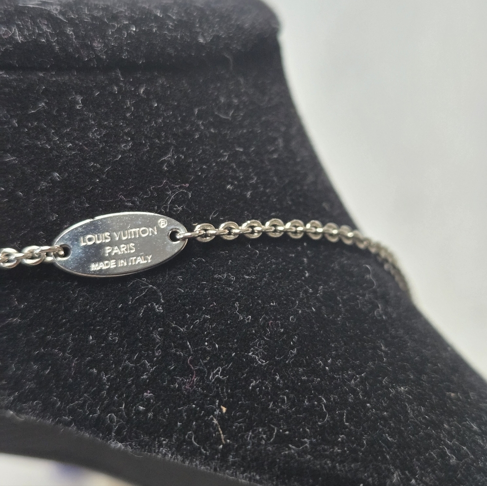 🔥 Louis Vuitton Essential V Supple Necklace Silver 🔥 - Picture 6 of 10